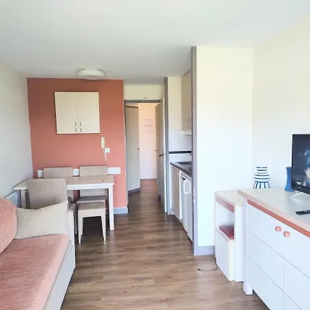 Apartment Heart Of Village, Near Beach, Wifi, Parking *
